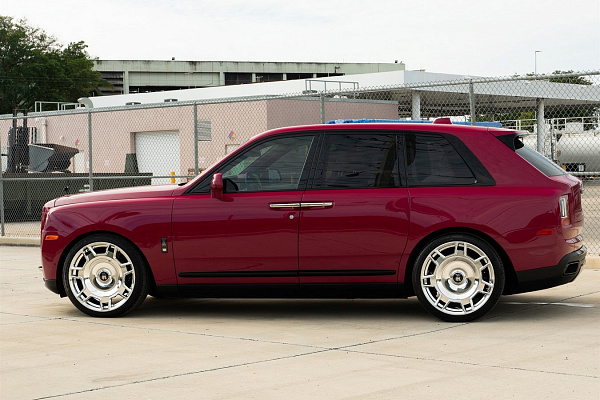 Фото дисков Anrky RF-177 Полированный лак на Rolls-Royce Cullinan