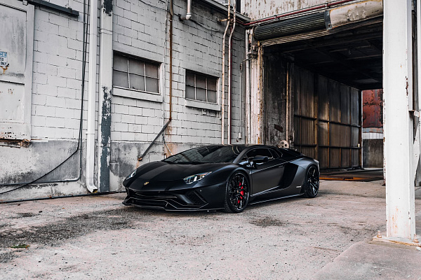 Фото дисков Brixton Forged TR05 Черный глянец на Lamborghini Aventador