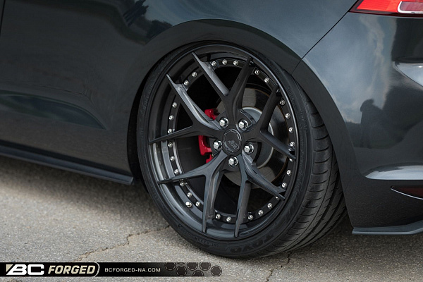 Фото дисков BC Forged HCS21 Глянцевый темный лак на Volkswagen Golf VII