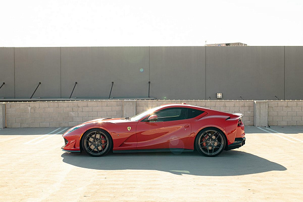 Фото дисков Anrky S1-X4 Глянцевый темный лак на Ferrari 812