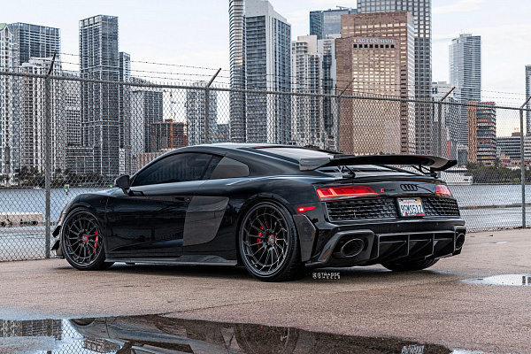 Фото дисков Strasse Wheels SV15FF Deep Concave FS Другой цвет на Audi R8 (4S)