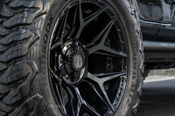 Фото дисков 4PLAY 4P06 Черный глянец на Jeep Wrangler IV (JL)