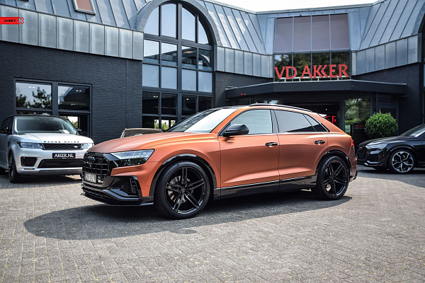 Фото дисков Anrky AN17 Черный глянец на Audi Q8