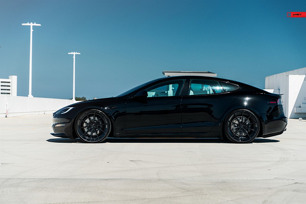 Фото дисков Anrky AN28 Черный глянец на Tesla Model S