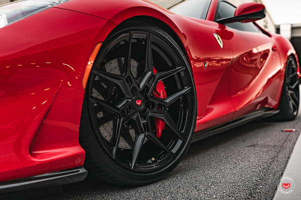 Фото дисков Vossen EVO-4 Черный глянец на Ferrari 812
