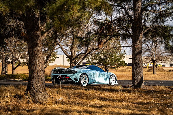 Фото дисков Brixton Forged NC01-R Белый глянец на McLaren 720S