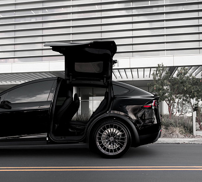 Фото дисков Brixton Forged PF20 R на Tesla Model X