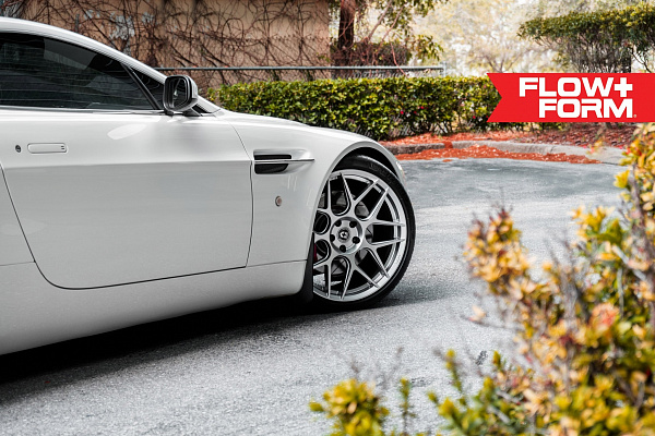 Фото дисков HRE FF01 Серебро на Aston Martin Vantage 3