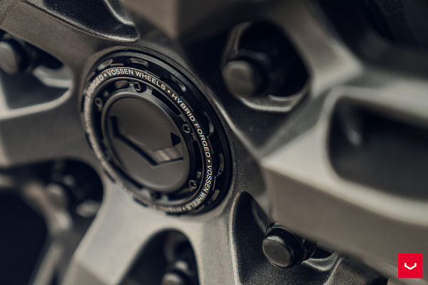 Фото дисков Vossen HF6-4 Глянцевый графит на Chevrolet Suburban XII
