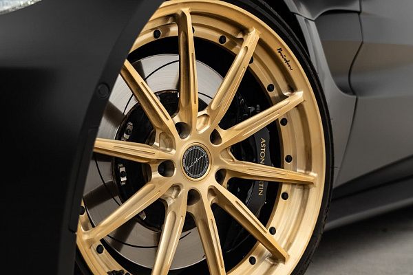 Фото дисков Brixton Forged R11-R Глянцевая шампань на Aston Martin Vantage 4