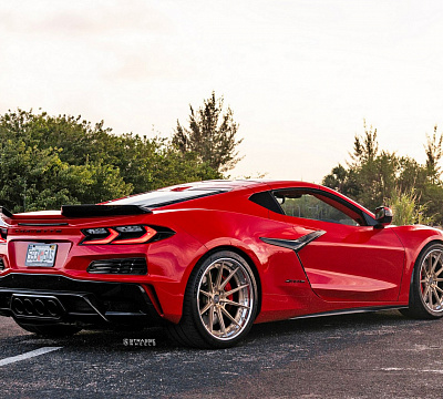 Фото дисков Strasse Wheels SV10 Deep Concave FS на Chevrolet Corvette C8