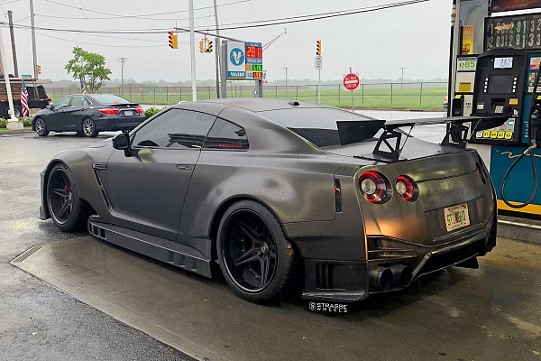 Фото дисков Strasse Wheels SV2 Deep Concave FS Черный сатин на Nissan GT-R