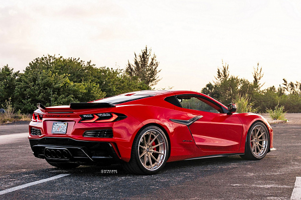 Фото дисков Strasse Wheels SV10 Deep Concave FS Сатиновая шампань на Chevrolet Corvette C8