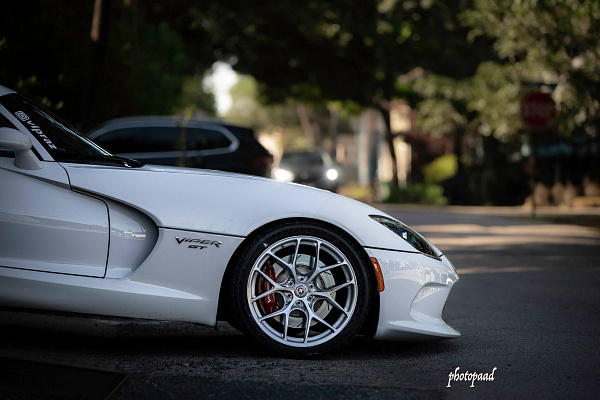 Фото дисков HRE R161 Lightweight Глянцевый лак на Dodge Viper