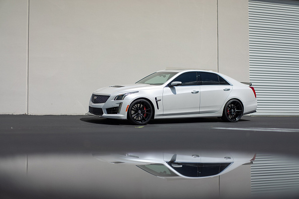 Фото дисков HRE FF04 Черный сатин на Cadillac CTS III