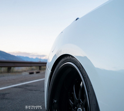 Фото дисков Strasse Wheels R10 Performance на Nissan GT-R