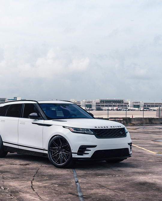 Фото дисков HF-7 Черный глянец на Land Rover Range Rover Velar