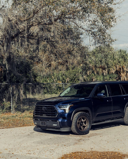 Фото дисков 4PS63 Сатиновая бронза на Toyota Sequoia III