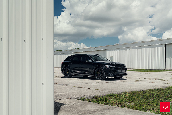 Фото дисков Vossen HF-7 Черный глянец на Audi E-tron