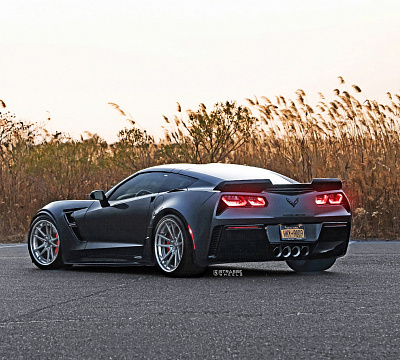 Фото дисков Strasse Wheels SV1 Deep Concave FS на Chevrolet Corvette C7