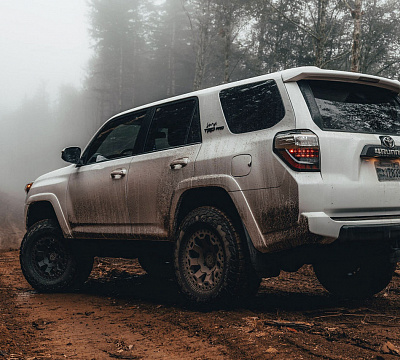 Фото дисков Black Rhino WARLORD на Toyota 4Runner V