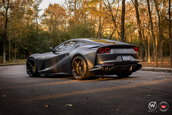Фото дисков Vossen EVO-2 Черный глянец на Ferrari 812