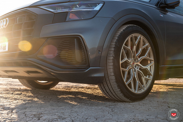 Фото дисков Vossen S17-01 Сатиновая шампань на Audi Q8