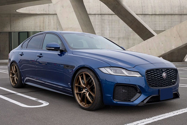 Фото дисков Bola FLE Сатиновая бронза на Jaguar XF II