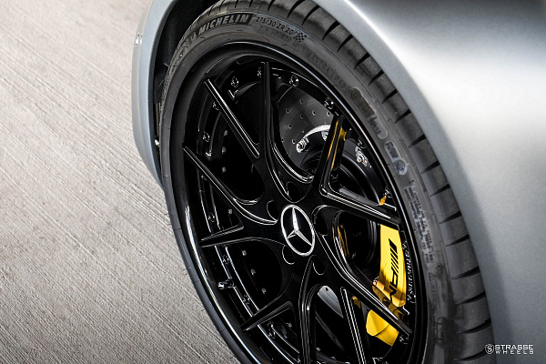 Фото дисков Strasse Wheels SM5RT Deep Concave FS Черный глянец на Mercedes-Benz AMG GT I