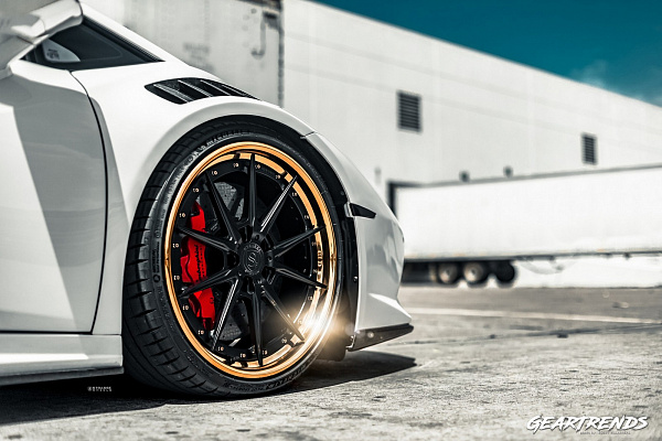 Фото дисков Strasse Wheels SV10 Deep Concave FS Другой цвет на Lamborghini Huracan