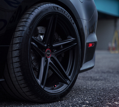 Фото дисков Vossen VFS-5 на Ford Mustang VI