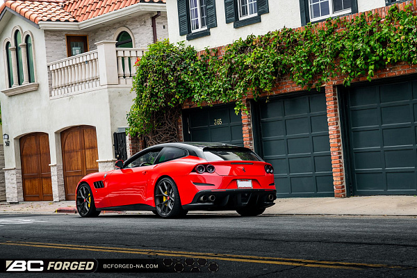 Фото дисков BC Forged KL01 Глянцевый темный лак на Ferrari GTC4Lusso