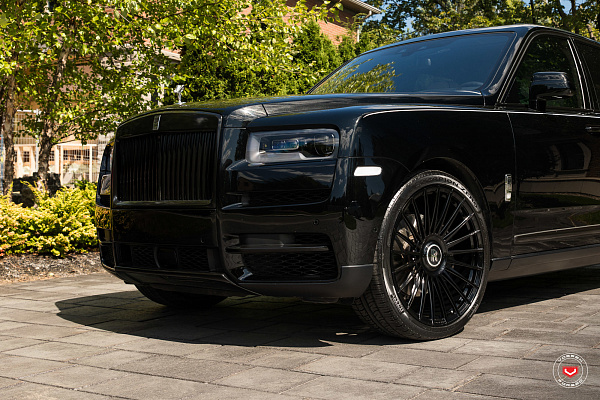 Фото дисков Vossen S17-13 Черный глянец на Rolls-Royce Cullinan