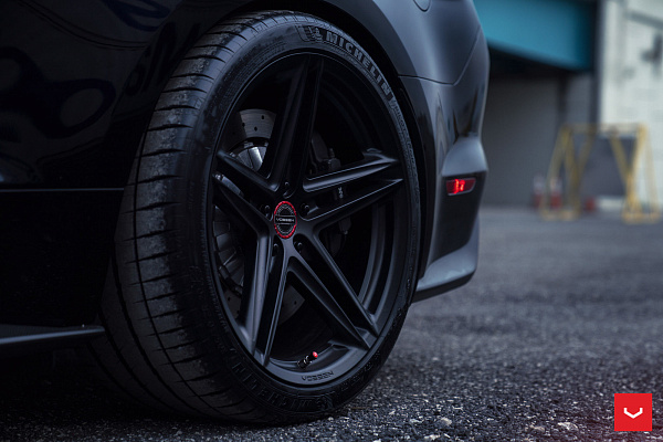 Фото дисков Vossen VFS-5 Черный сатин на Ford Mustang VI