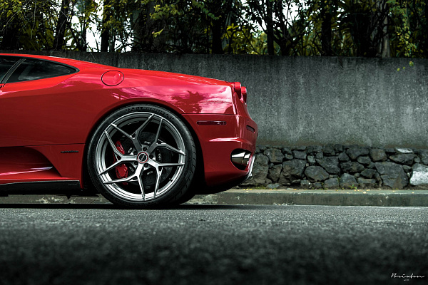 Фото дисков Brixton Forged PF5 Сатиновый графит на Ferrari F430