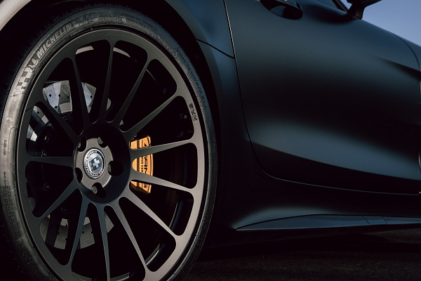 Фото дисков HRE 303M Черный сатин на Mercedes-Benz AMG GT I