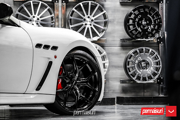 Фото дисков Vossen HF-5 Черный глянец на Maserati GranTurismo I