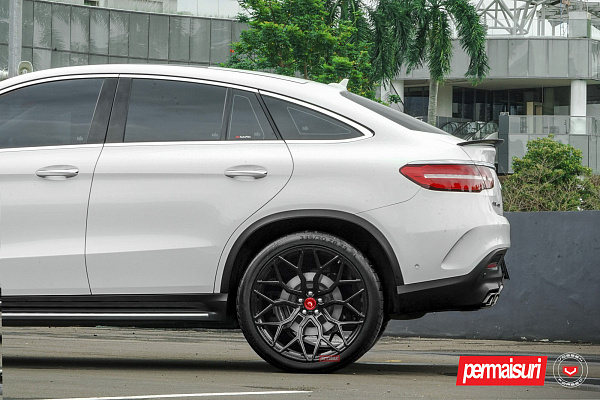 Фото дисков Vossen S17-01 Черный глянец на Mercedes-Benz GLE I