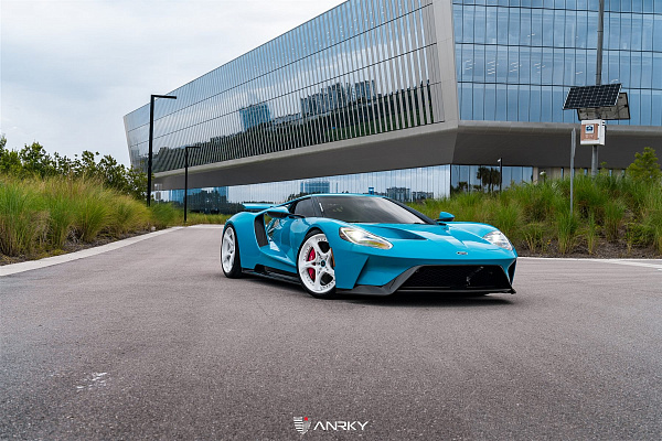 Фото дисков Anrky XR-305 Белый глянец на Ford GT II