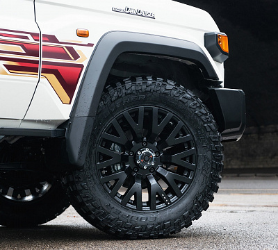 Фото дисков Kahn G22 DC на Toyota Land Cruiser 70