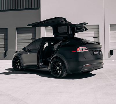 Фото дисков Brixton Forged R11-R на Tesla Model X
