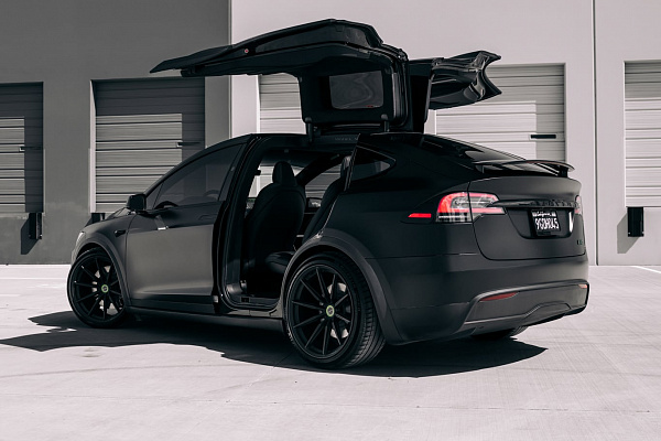 Фото дисков Brixton Forged R11-R Черный матовый на Tesla Model X