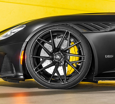 Фото дисков Brixton Forged PF8 на Aston Martin DBS 3