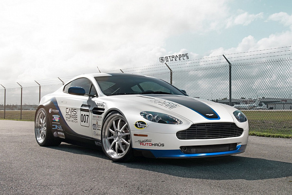 Фото дисков Strasse Wheels R10 Performance Глянцевый лак на Aston Martin Vantage 2