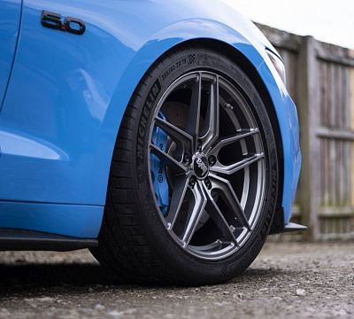 Фото дисков Bola B11 на Ford Mustang VI