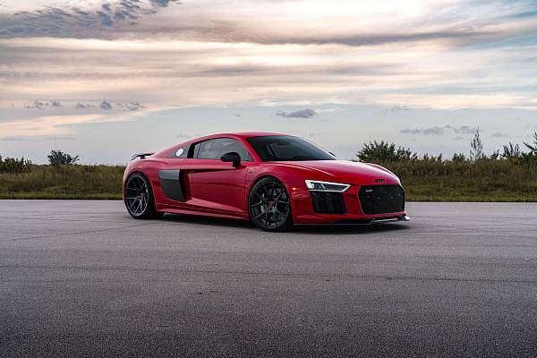 Фото дисков Strasse Wheels SM5R Deep Concave Duoblock Черный глянец на Audi R8 (4S)