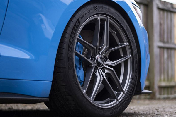 Фото дисков Bola B11 Глянцевый графит на Ford Mustang VI
