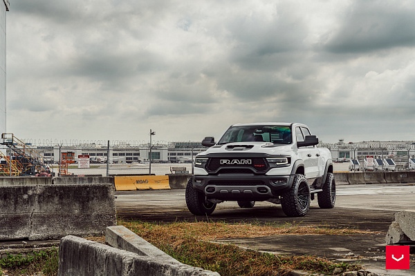 Фото дисков Vossen HF6-5 Черный глянец на Ram 1500 V