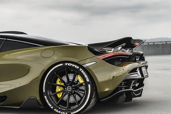 Фото дисков Brixton Forged R11-R Черный глянец на McLaren 720S