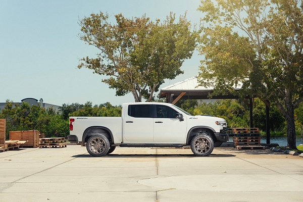 Фото дисков 4PLAY 4P83 Глянцевая бронза на Chevrolet Silverado IV